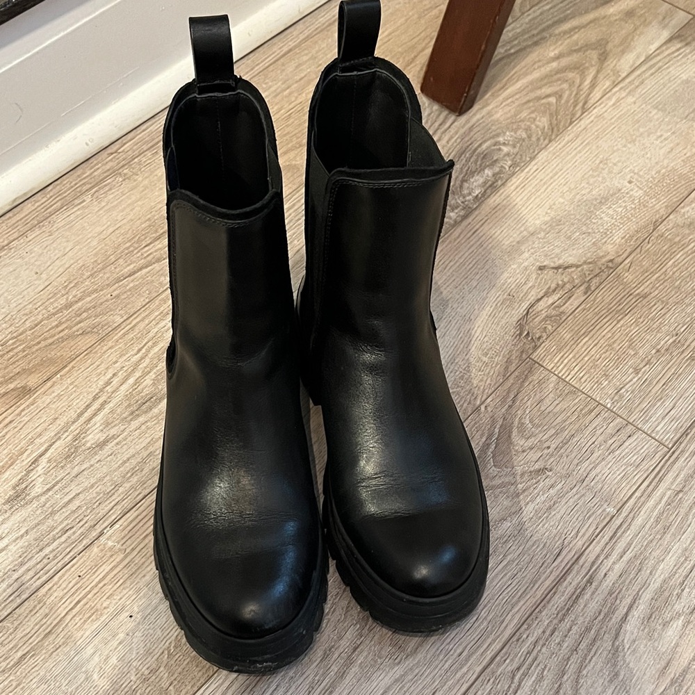 Hugo Boss Black Women's Boots preloved size 8 Made in Italy